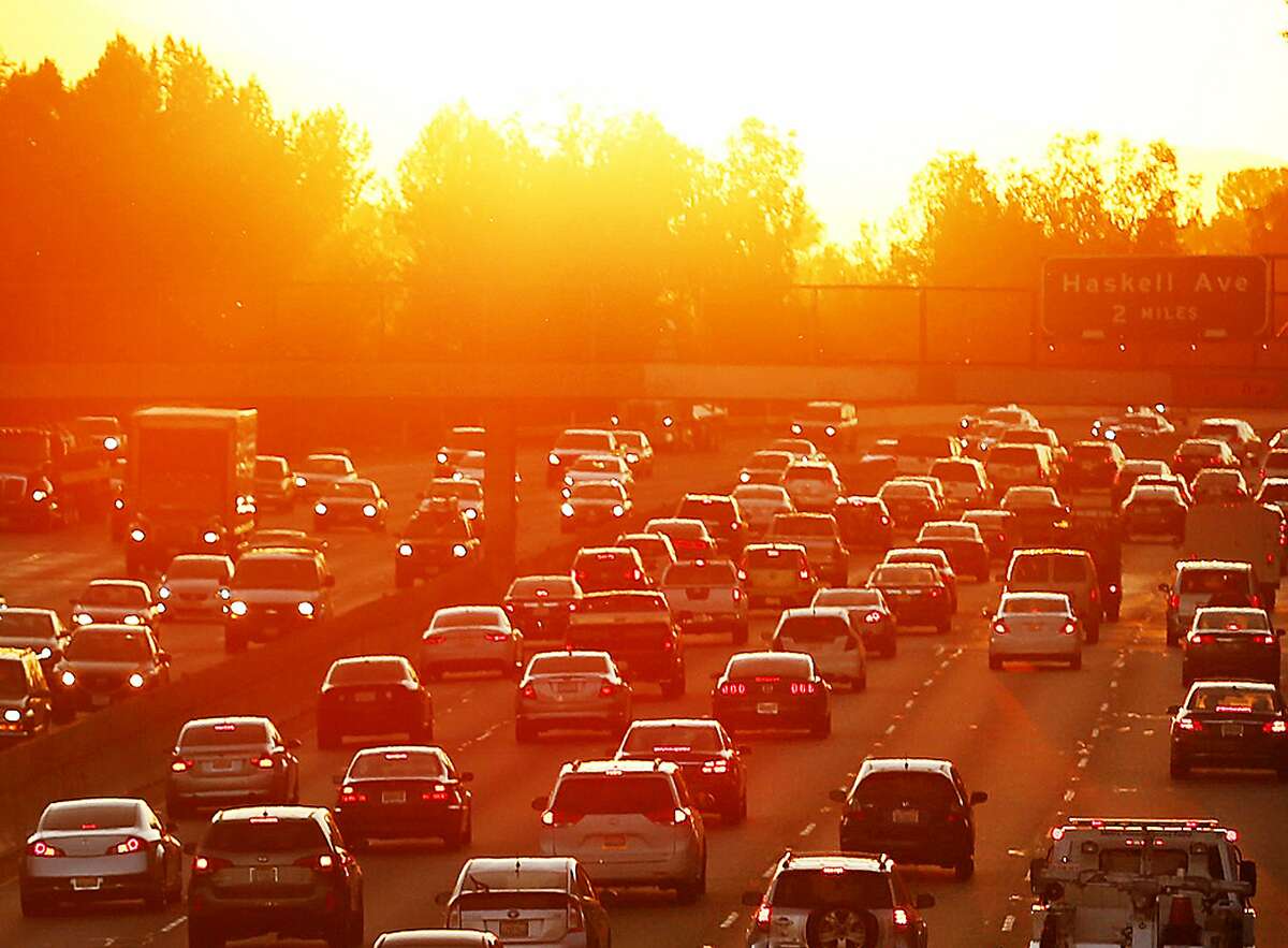 Traffic on the 101 Freeway in Los Angeles, Calif. backs up on March 27, 2015, the second day of a heat wave. As 2016 closes, it is expected to beat 2015 for the hottest year in recorded history. (Al Seib/Los Angeles Times/TNS)