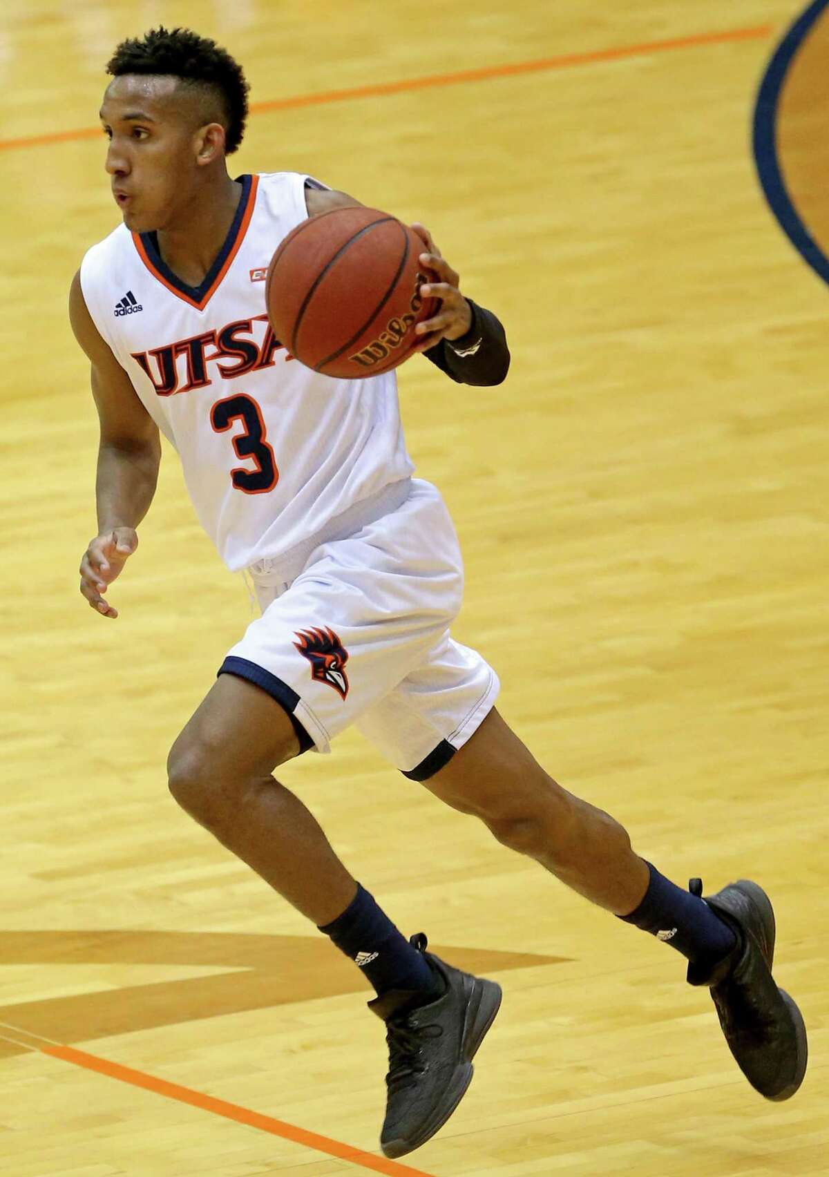 UTSA's Gino Littles heads up court against UTEP during first half action Sunday Jan. 1, 2017 at the Convocation Center.