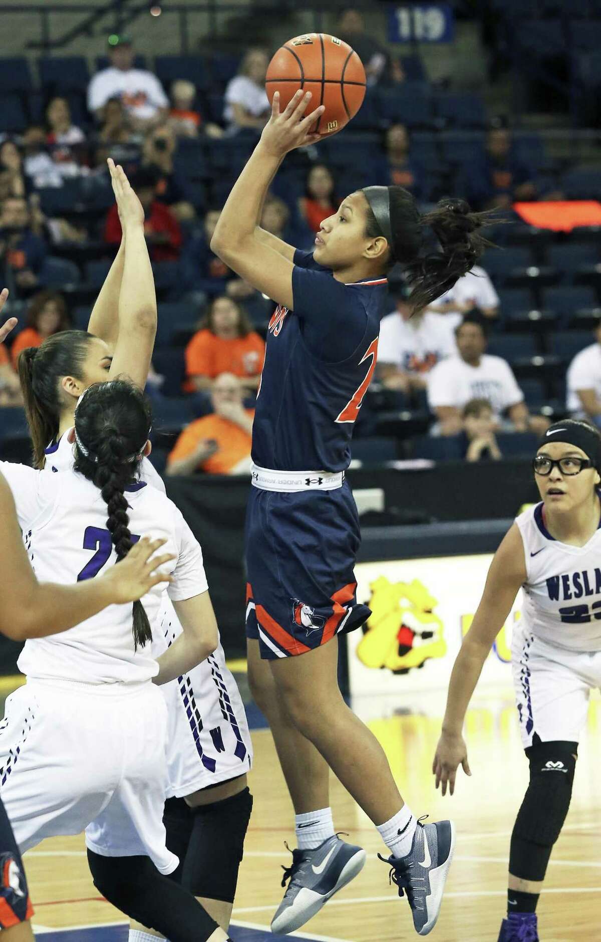Brandies sophomore guard Arriana Villa averaged 19 points and 8 rebounds as the Broncos opened District 28-6A play with victories against Stevens and Taft. For her efforts she was named our Player of the Week.