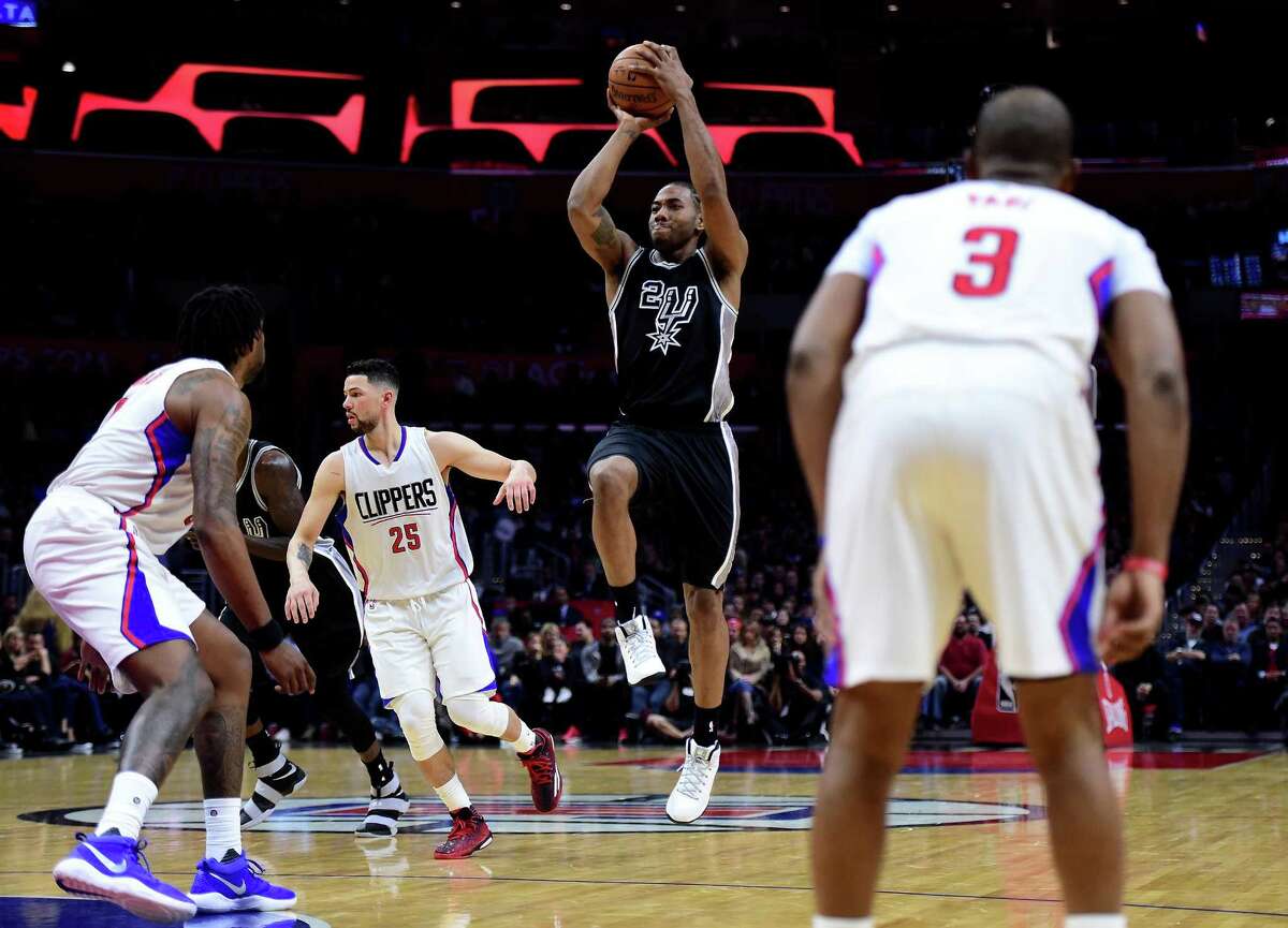 LOS ANGELES, CA - FEBRUARY 24: Kawhi Leonard #2 of the San Antonio Spurs shoots during a 105-97 Spurs win over the LA Clippers at Staples Center on February 24, 2017 in Los Angeles, California. NOTE TO USER: User expressly acknowledges and agrees that, by downloading and or using this photograph, User is consenting to the terms and conditions of the Getty Images License Agreement. (Photo by Harry How/Getty Images)