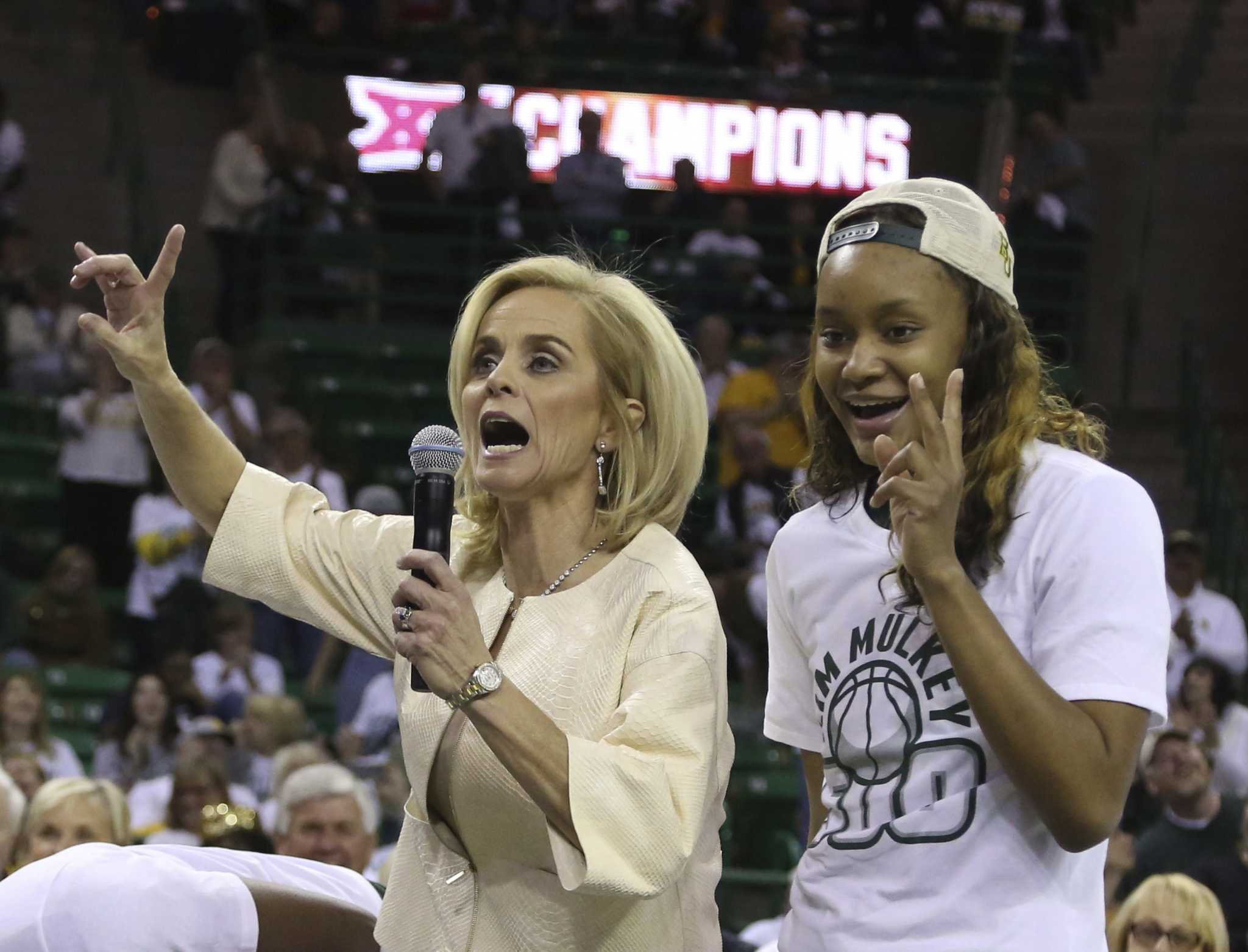 Baylor women's coach urges fans to hit critics 'right in the face'