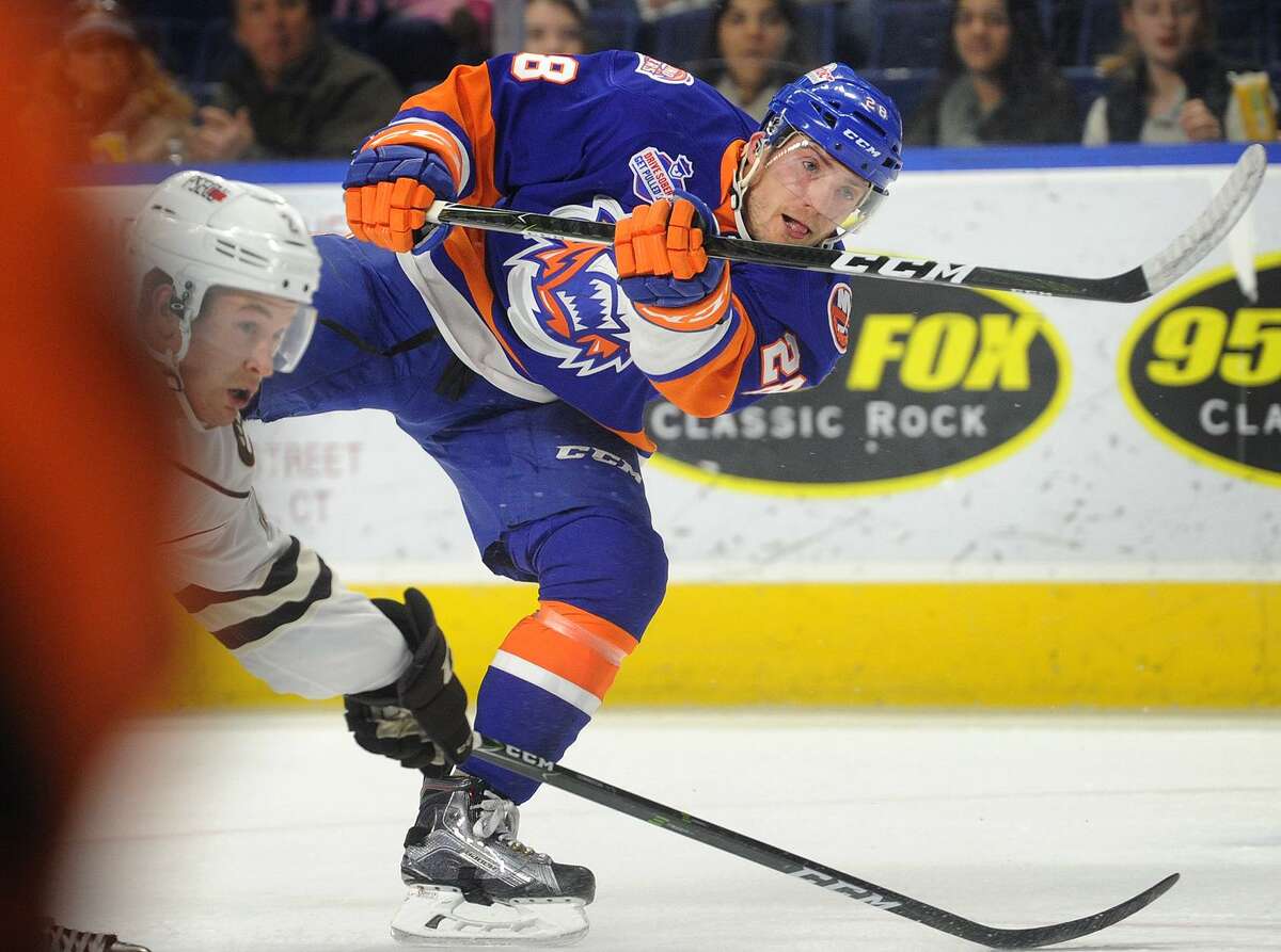 Sound Tigers vs. Hershey Bears