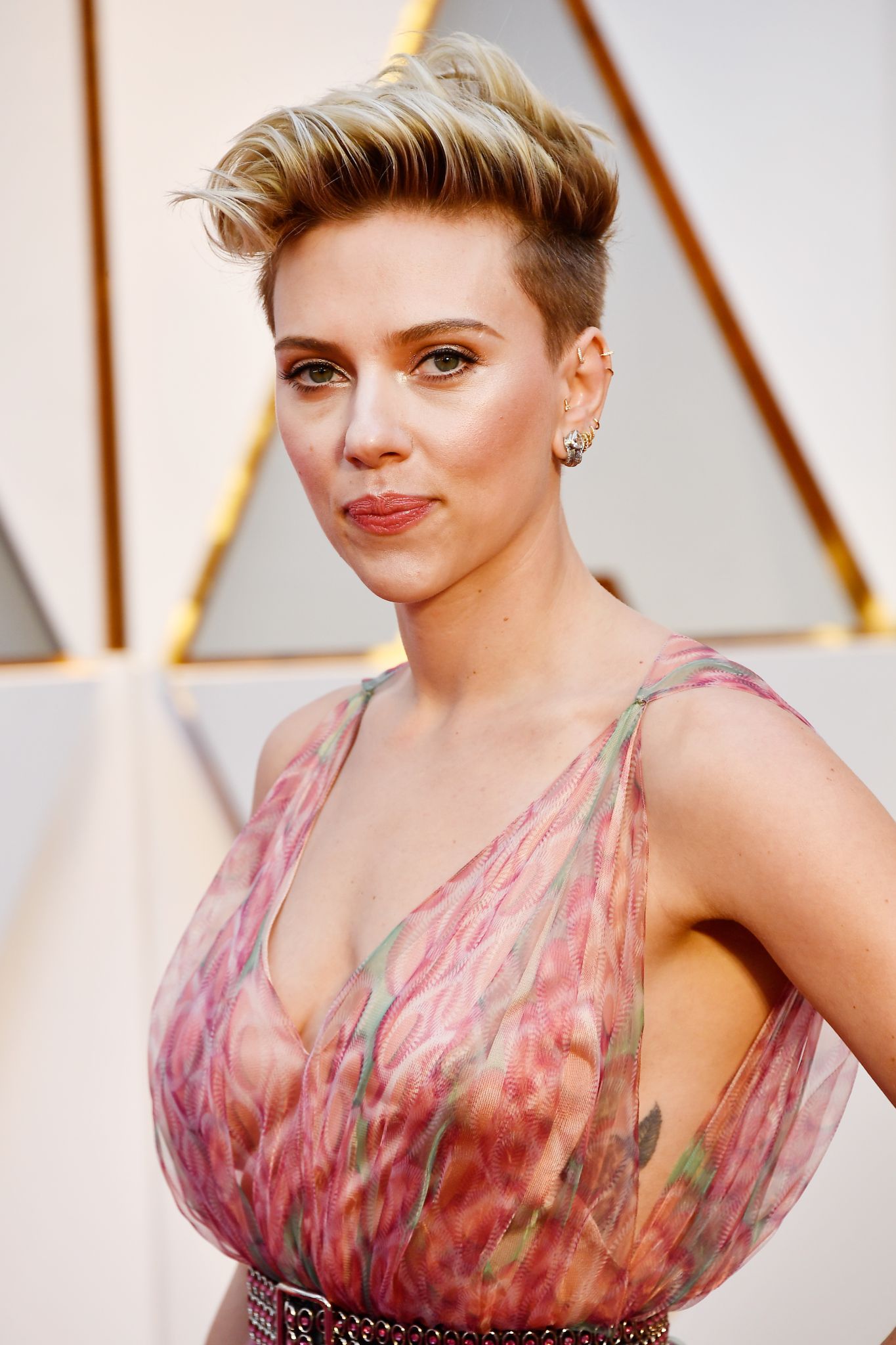 Scarlett Johansson S Rib Tattoo Played Peek A Boo Under Her Gown