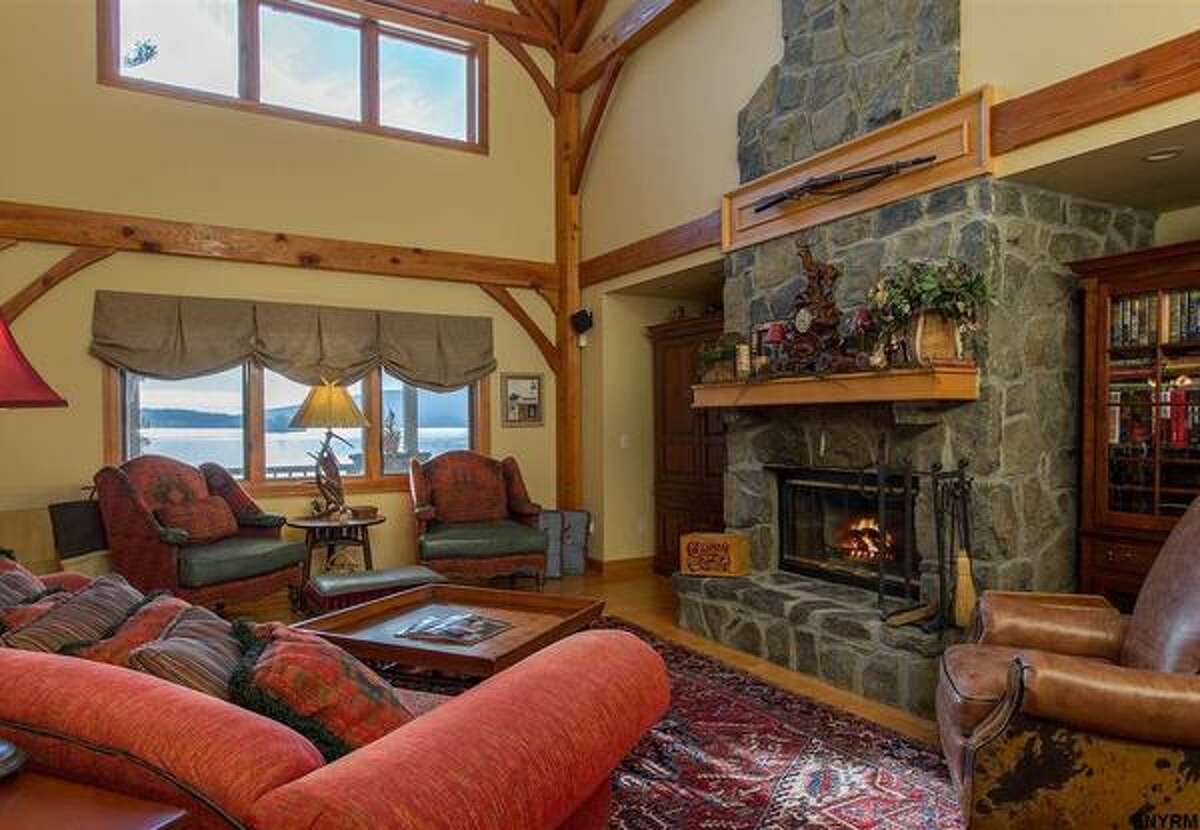 4 homes on the market in Lake