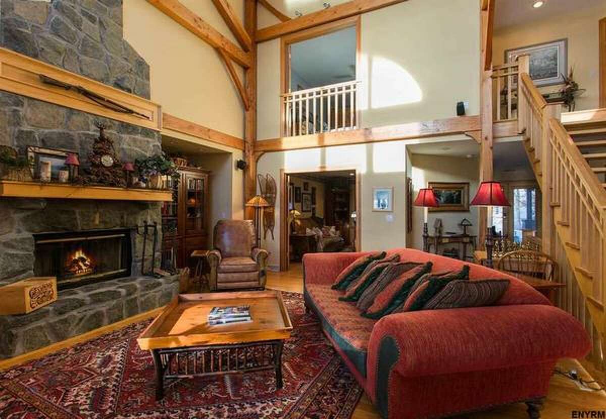 4 homes on the market in Lake