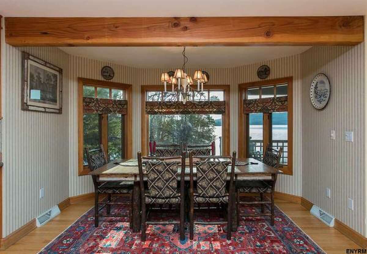 For sale Luxury living in Lake