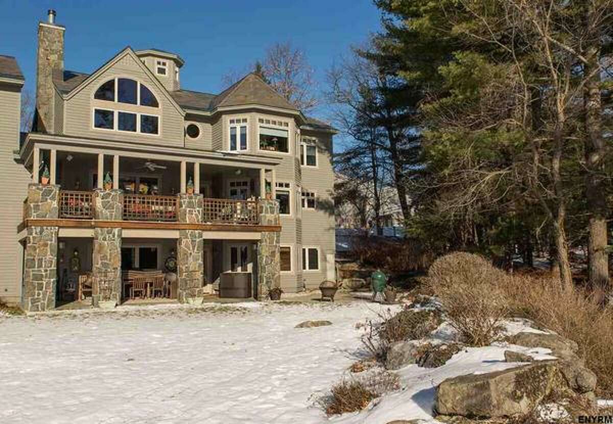 For sale Luxury living in Lake