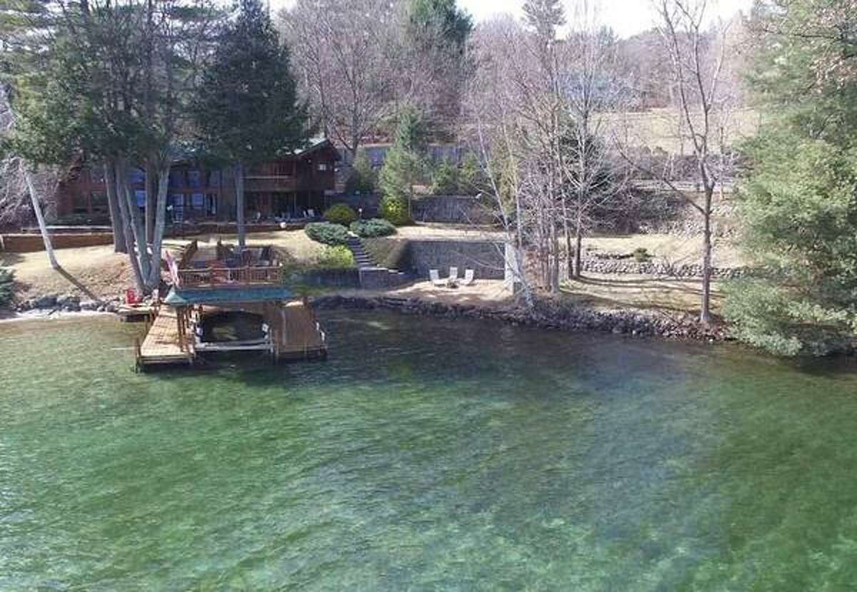 For sale Luxury living in Lake