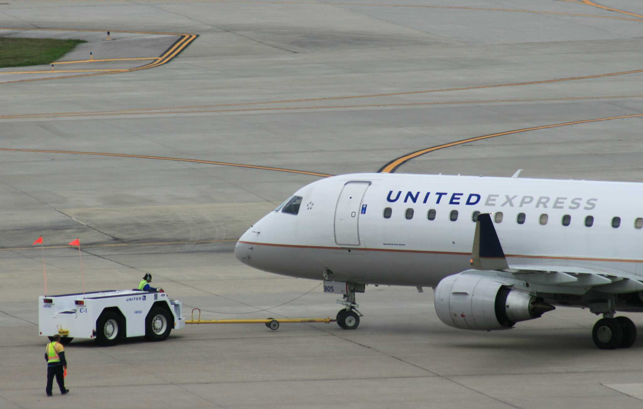 Mesa flight attendants take 1st step toward possible strike - HoustonChronicle.com2048 x 1304