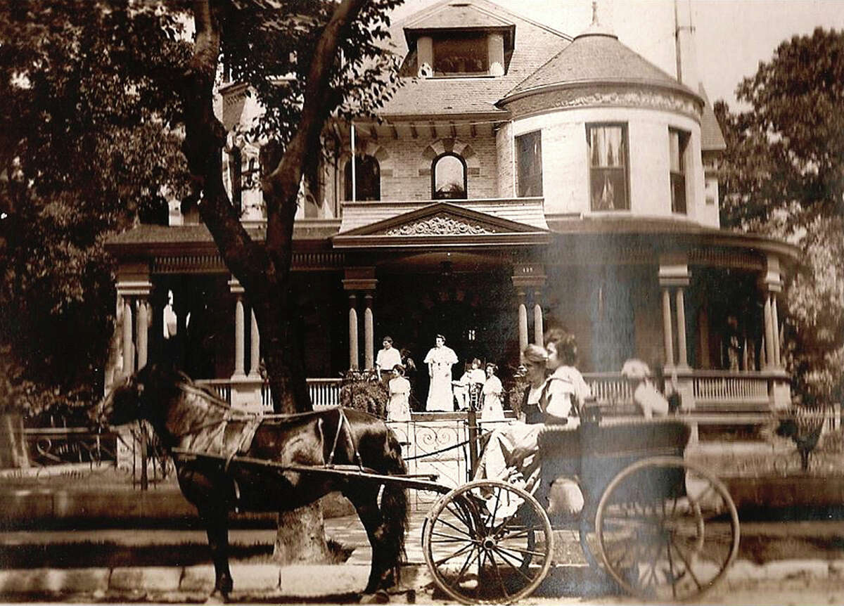 Photos provided by the King William Association show what 425 King William St. looked like when the Seeling family lived there in the early 1900s.