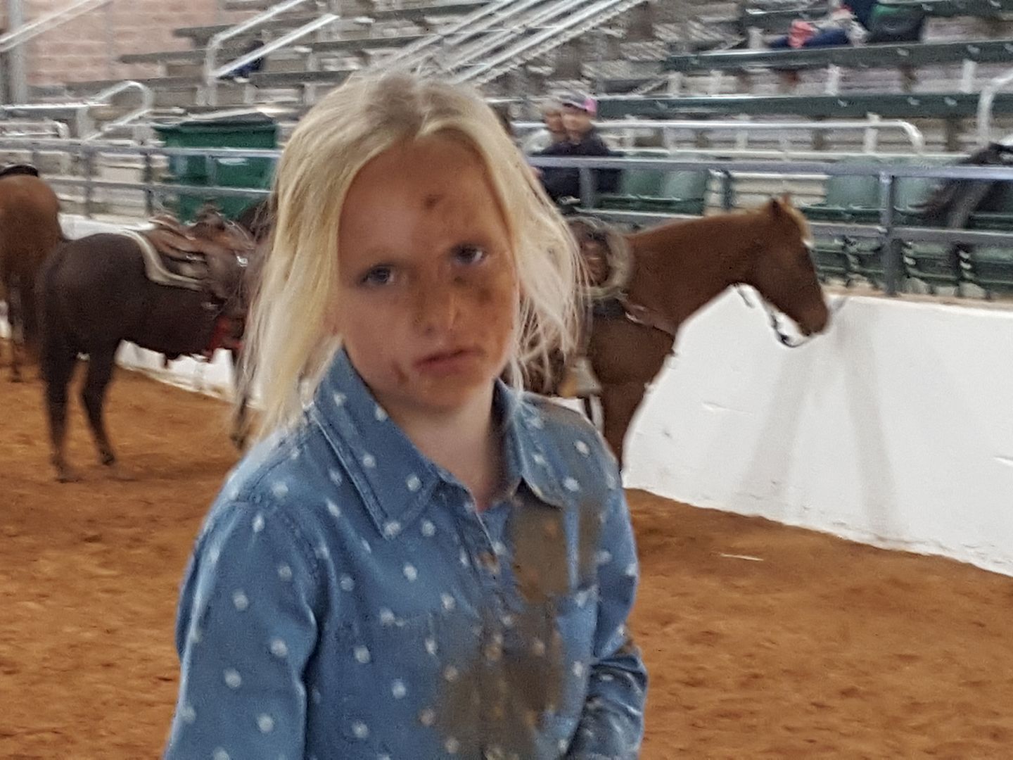 Video: Badass Texas rodeo girl's 'scorpion' move impresses thousands on ...