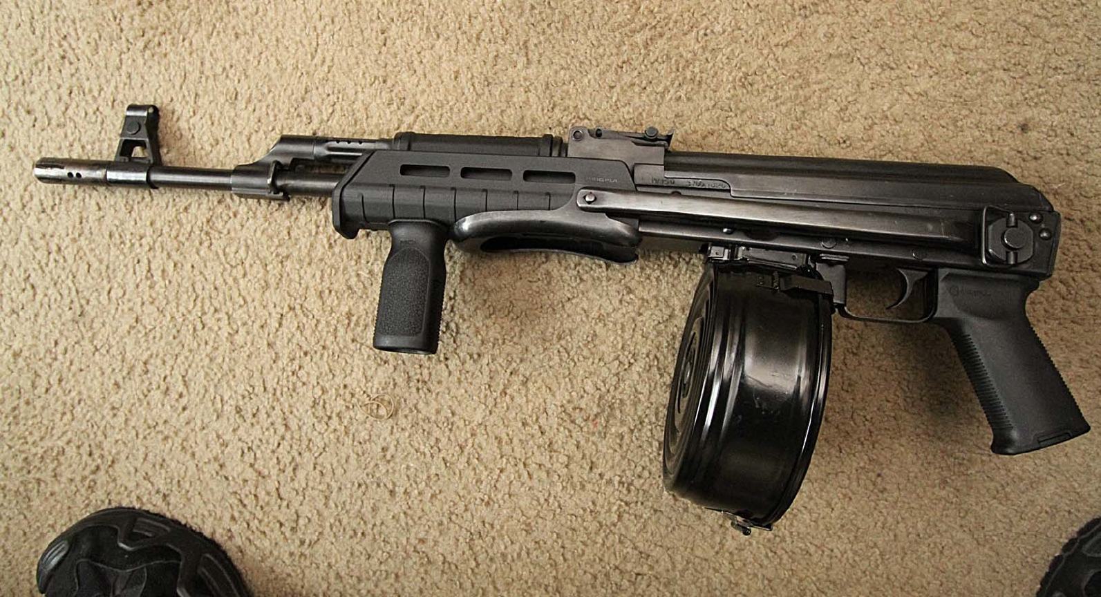 Mobster Rifle Gun-selling Seattle gangster: ‘There’s really a war going on’