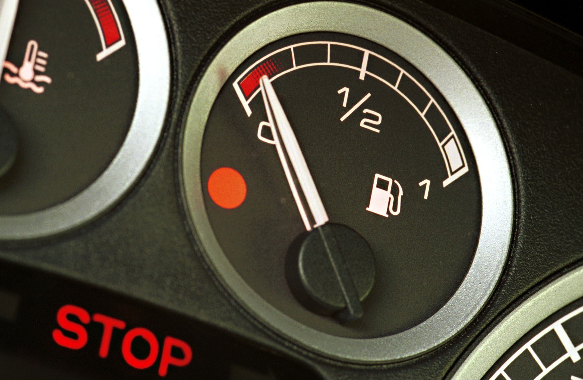 Cars that go the most or fewest miles when lowfuel light is on, 2017