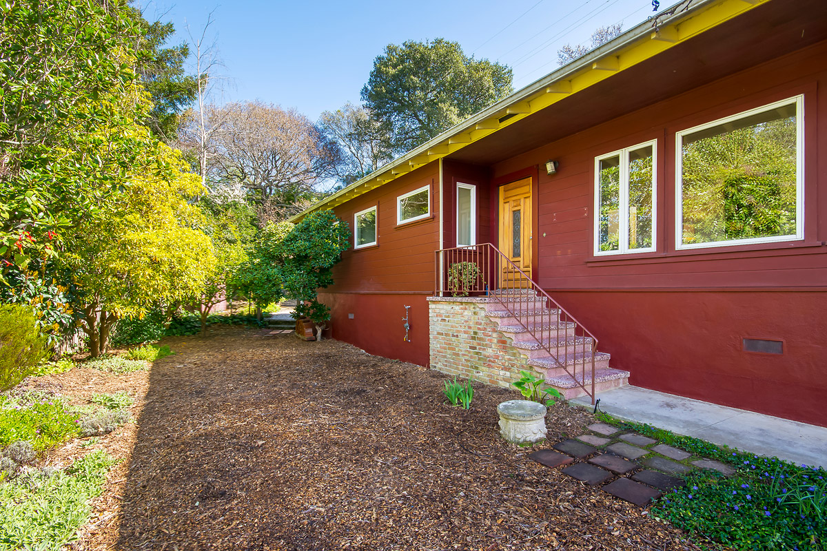 Hot Property Cheery and charming in Corte Madera