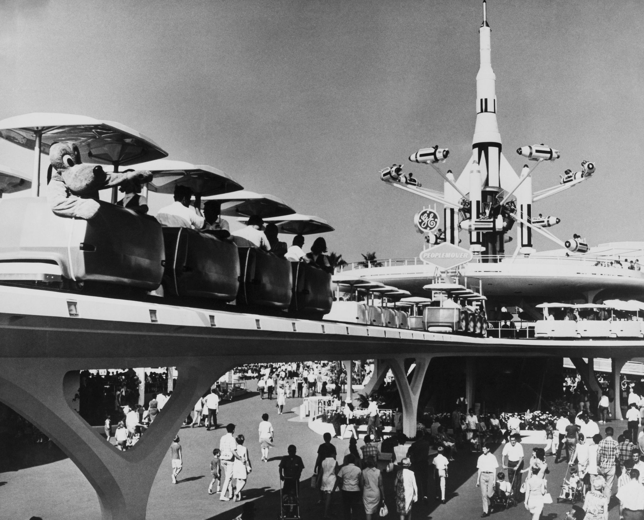 Early, in-color photos of Disneyland star in new book about park's