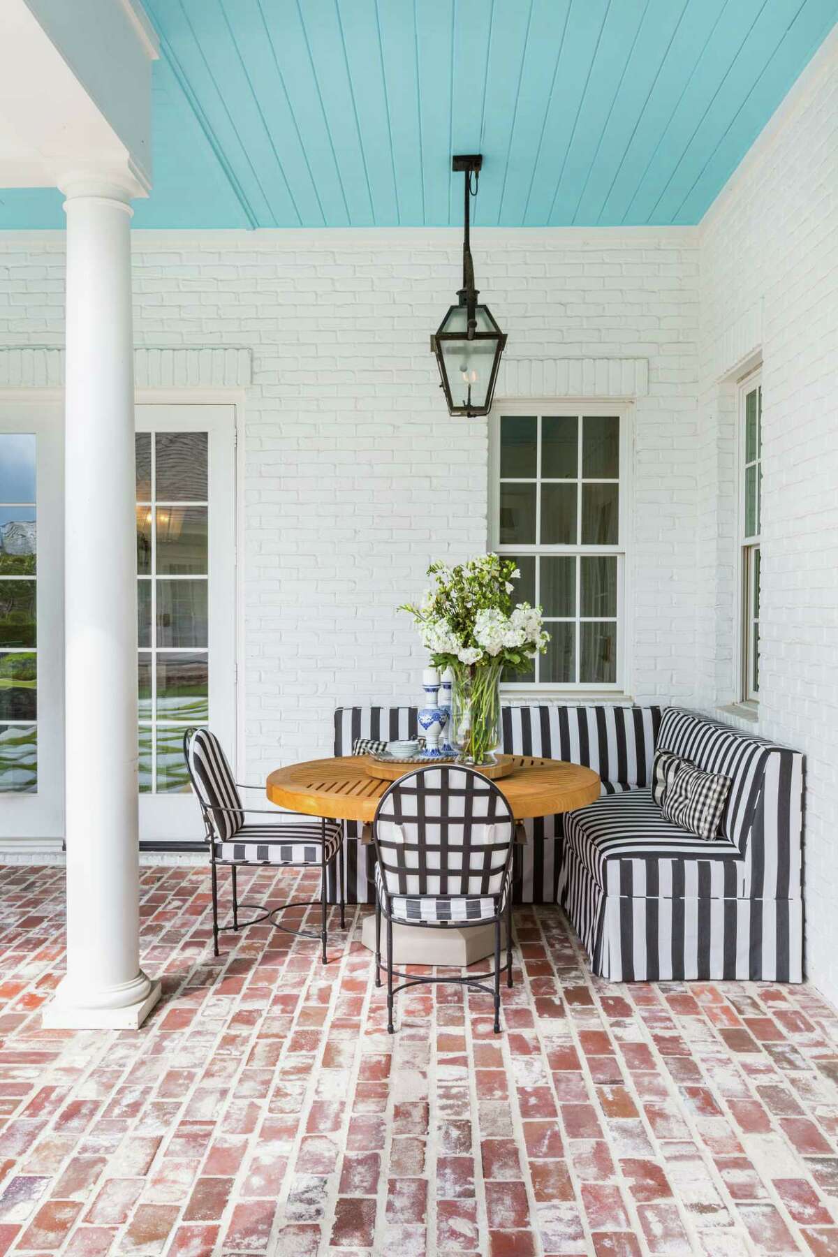 Patio in The Woodlands takes cues from home's exterior