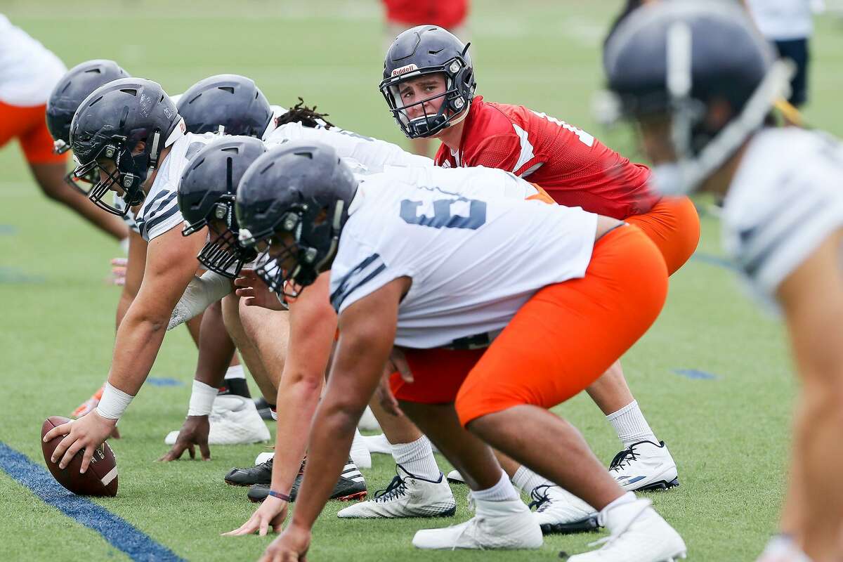UTSA quarterback Dalton Sturm under center during the opening day of spring practice on March 6, 2017.