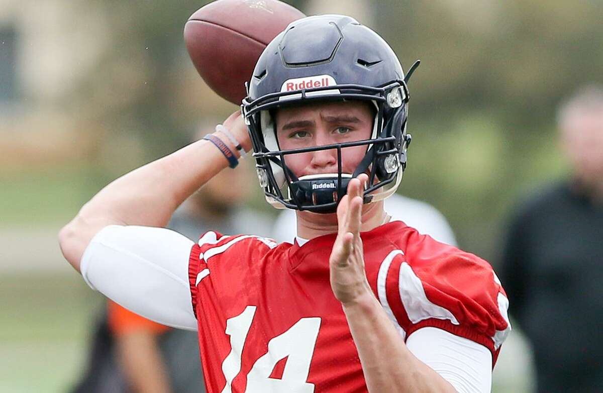 UTSA quarterback Dalton Sturm prepares to throw a pass during the opening day of spring practice on March 6, 2017.