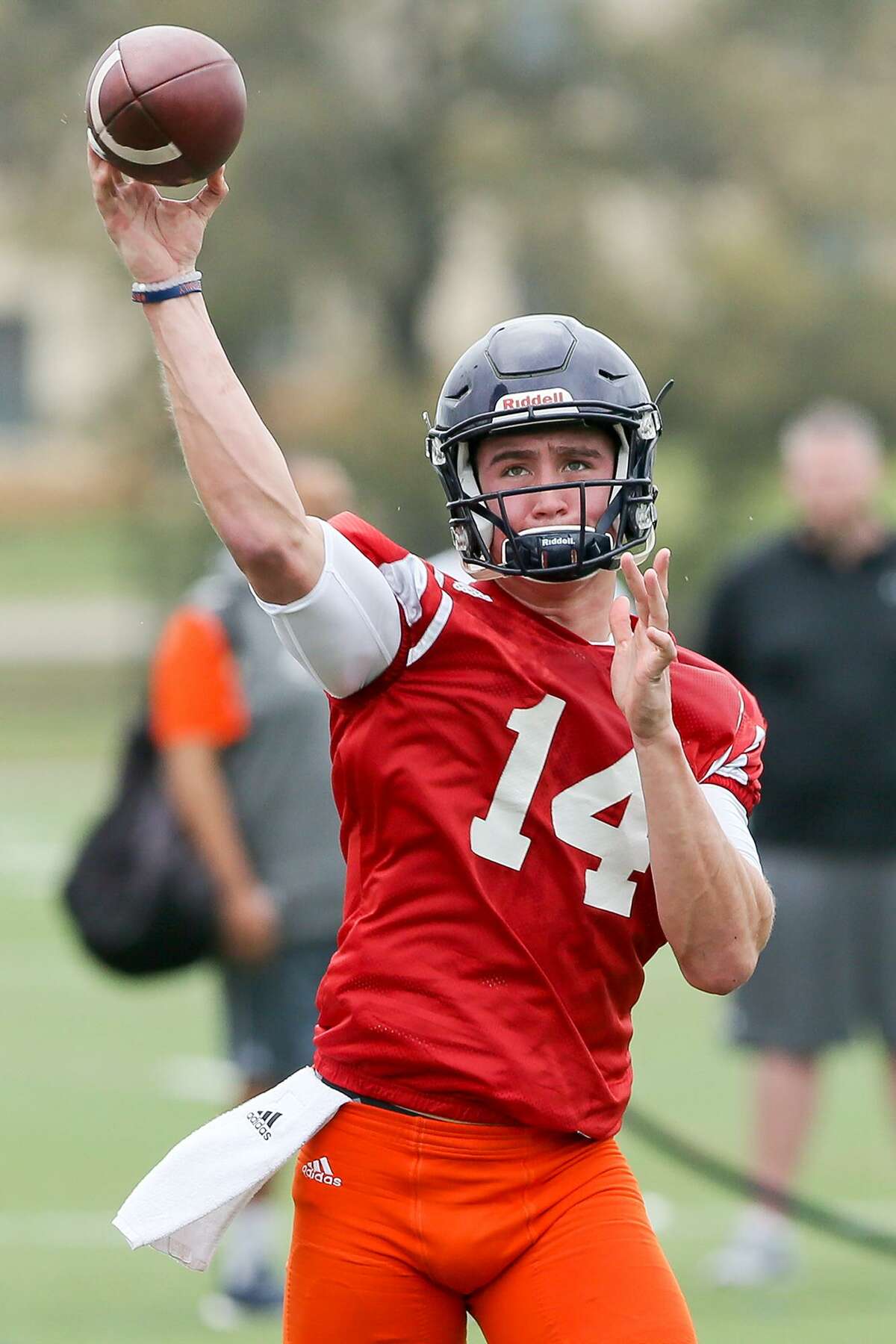 UTSA quarterback Dalton Sturm throws a pass during the opening day of spring practice on Monday, March 6, 2017. MARVIN PFEIFFER/ mpfeiffer@express-news.net