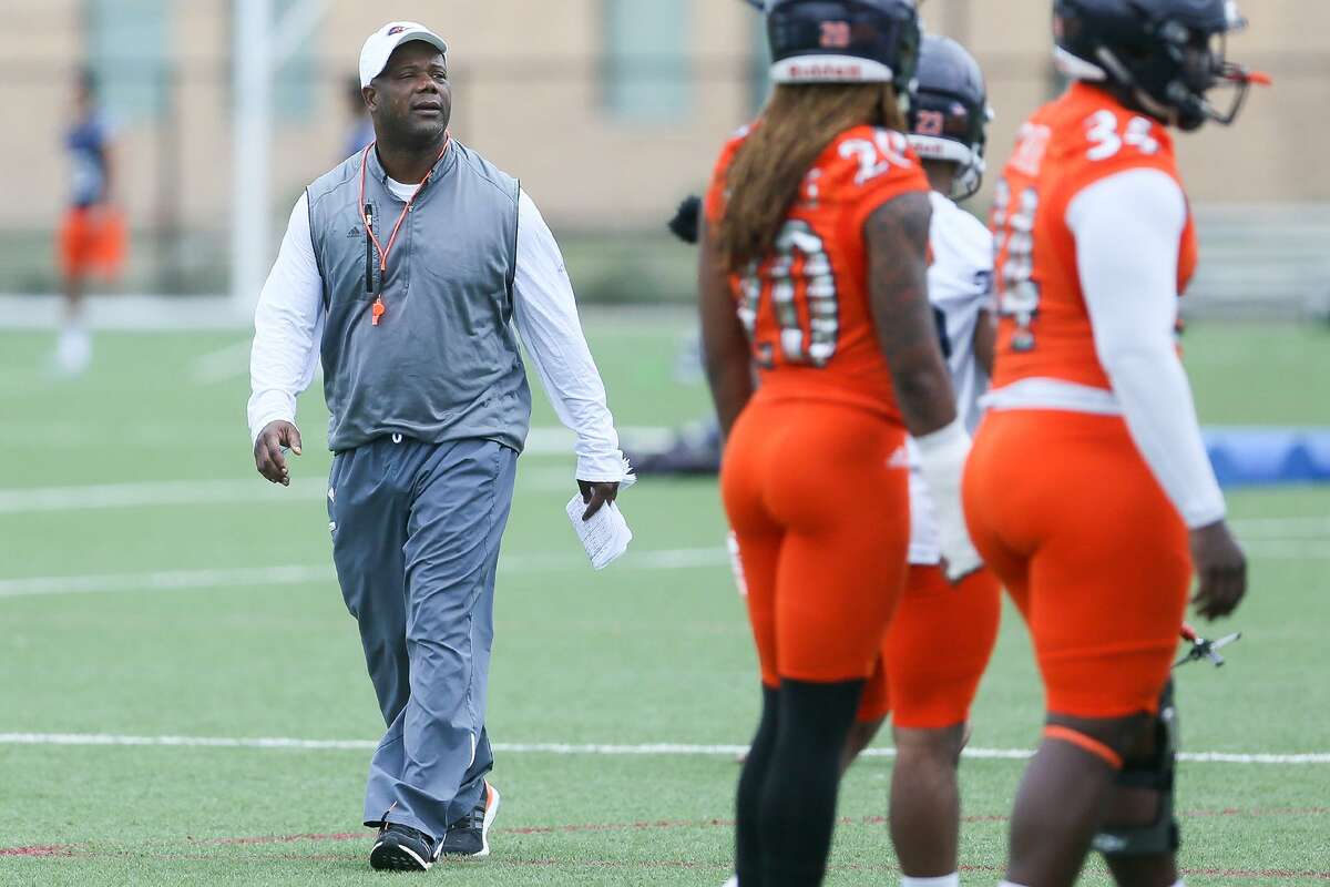 UTSA coach Frank Wilson watches over the opening day of spring practice on March 6, 2017.