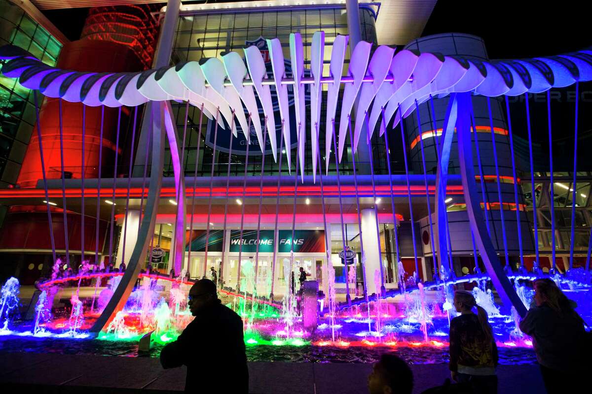 People enjoy the Wings over Water kinetic sculpture on the Avenida Houston, the new civic plaza in front of the George R. Brown Convention Center, Wednesday, Jan. 25, 2017 in Houston. ( Michael Ciaglo / Houston Chronicle )