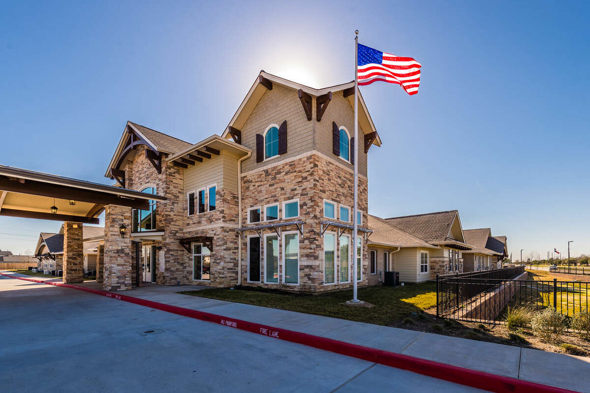 Heartis Clear Lake seniors community opens in ster