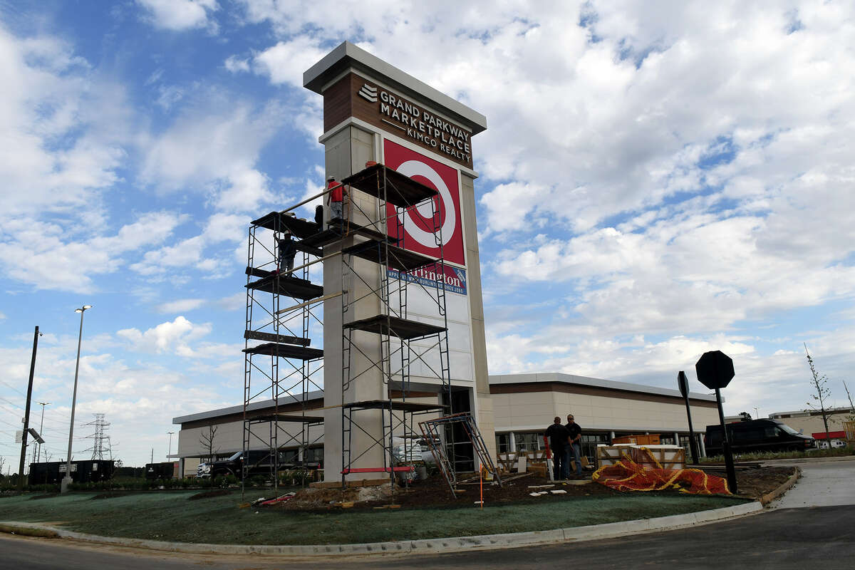 Workers continue their handiwork on the signage at Grand Parkway Marketplace I on March 3, 2017. (Photo by Jerry Baker)