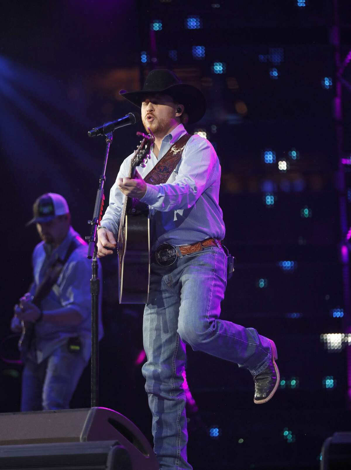 Texas singer keeps it country at RodeoHouston's Armed Forces