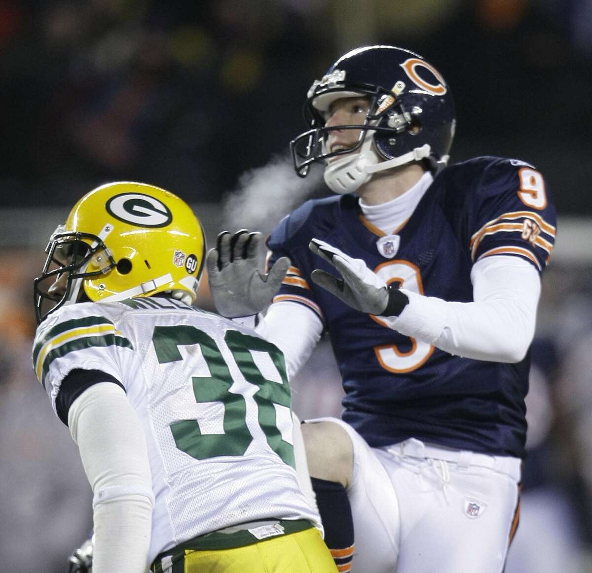 Chicago Bears place kicker Robbie Gould, right, watches his 38-yard game-winning field goal with Green Bay Packers cornerback Tramon Williams, left, in overtime of their NFL football game at Soldier Field in Chicago Monday, Dec. 22, 2008. (AP Photo/Nam Y. Huh)