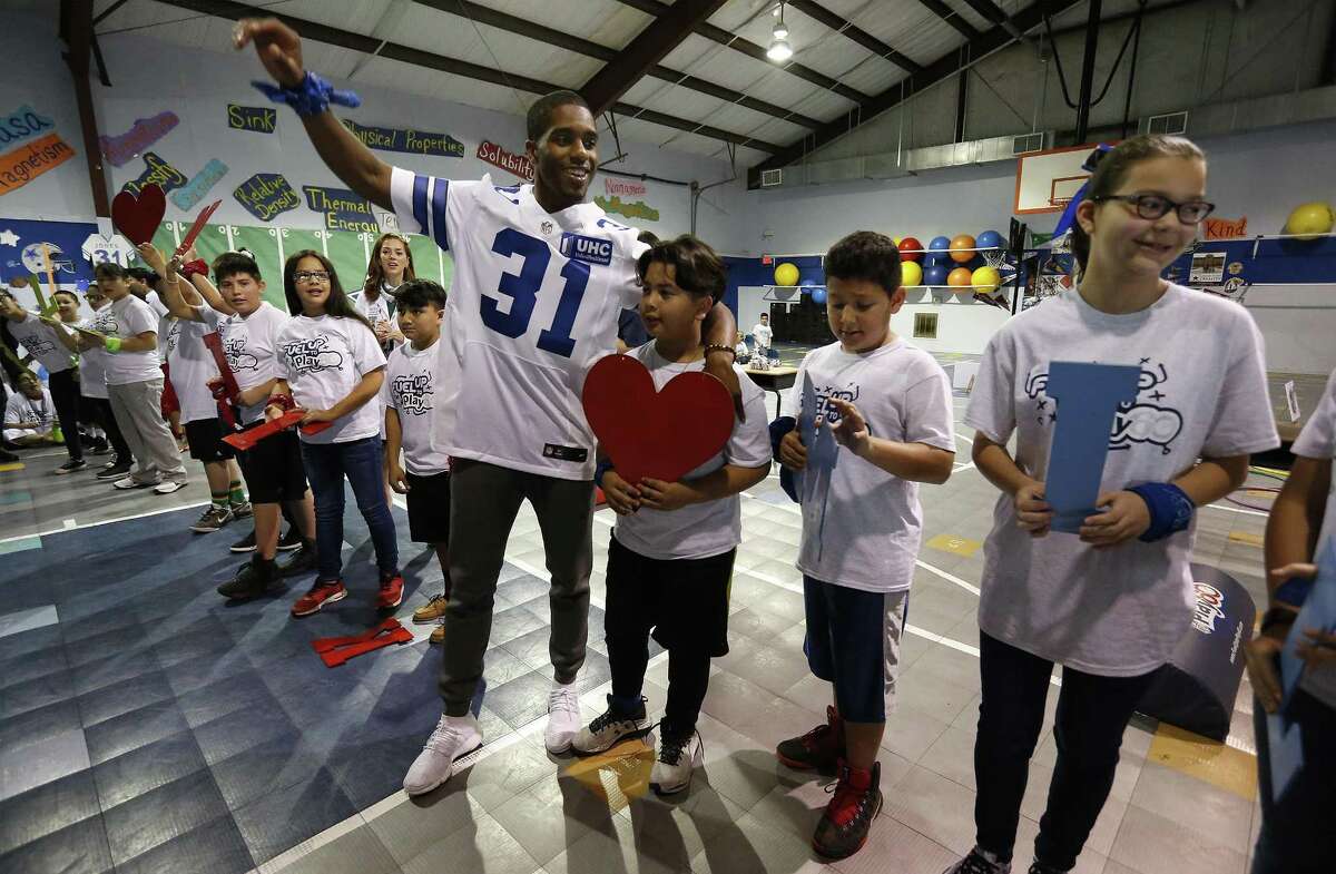 Dallas Cowboys safety Byron Jones joins students at Vestal Elementary School for an event to promote a healthier lifestyle.