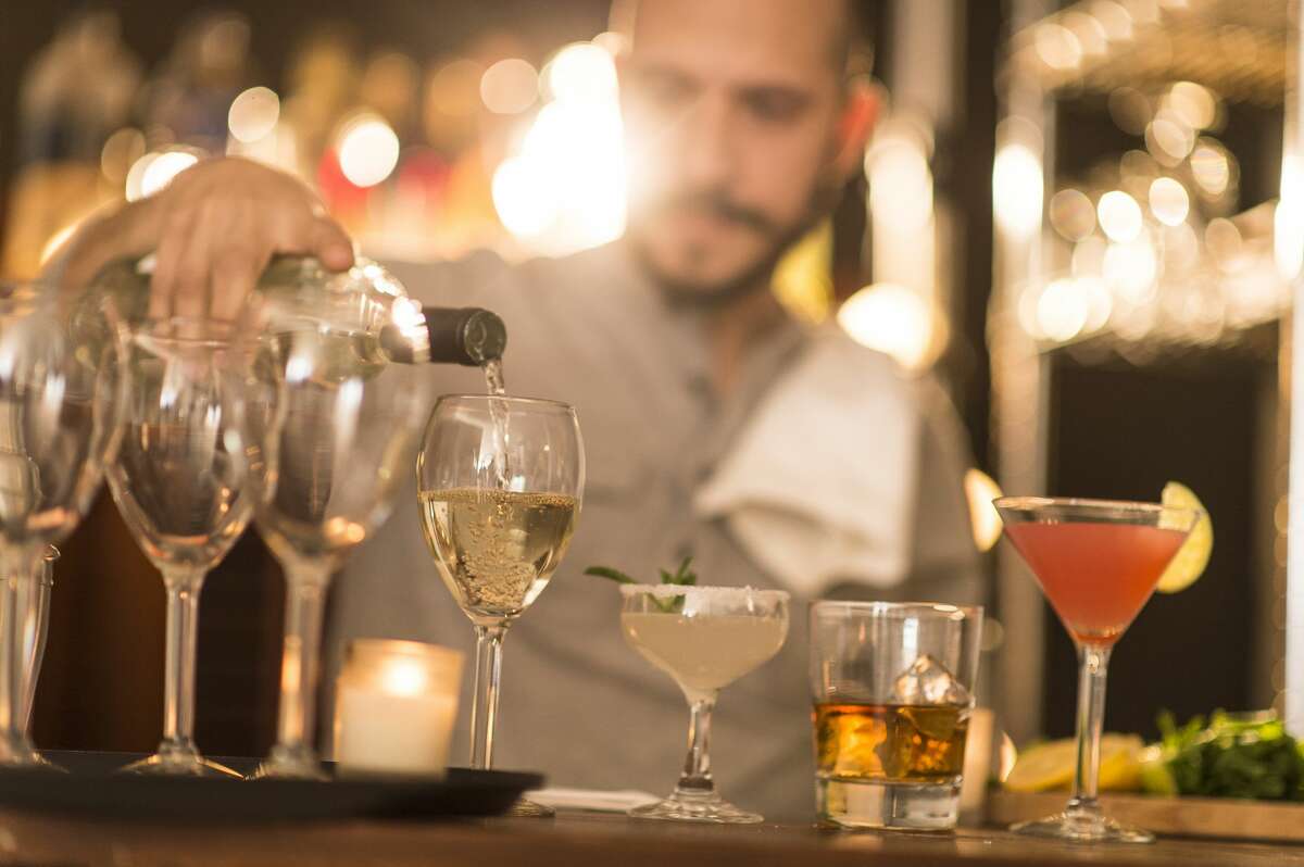 Click ahead to see the nine things you're doing wrong at cocktail bars. 
