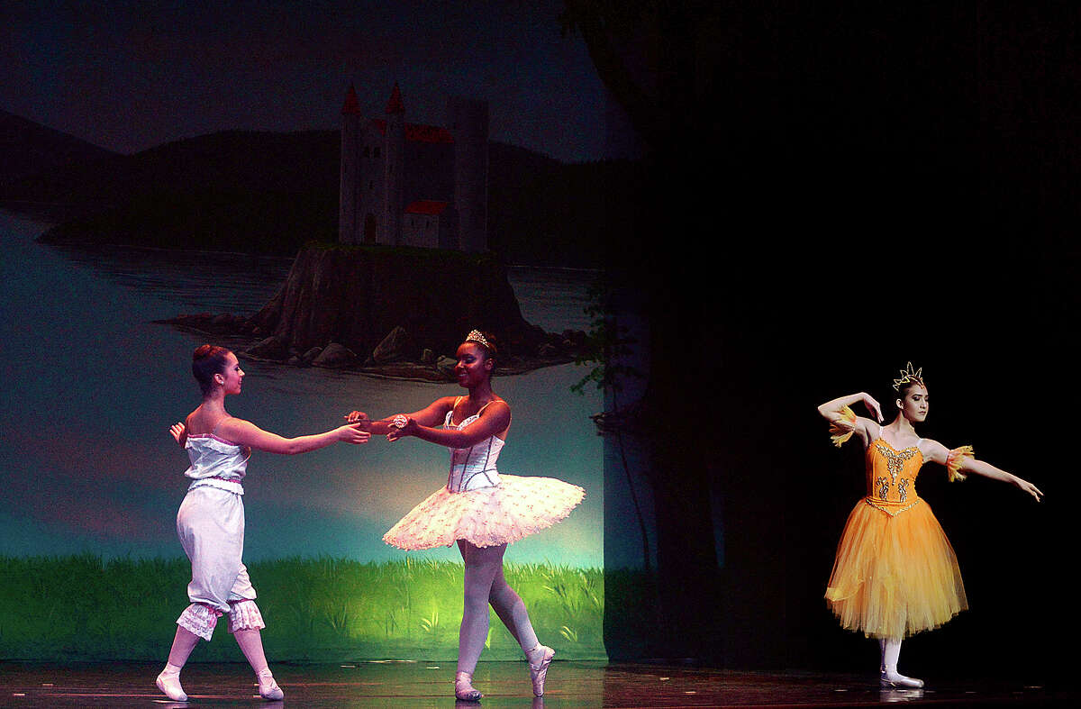 Photos Beaumont Ballet's 33rd 'Cinderella' production