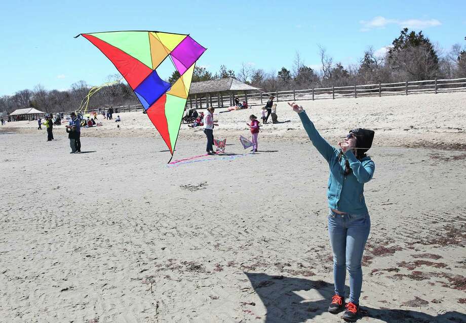 Greenwich Kite Flying Festival To Bring India The Beach This Year Marilyn Albanese Of Greenwich Looks To Lift Off Her Kite During Saay Afternoon Annual Flying