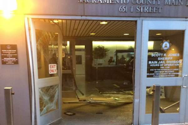 Women Crashes Suv Into County Jail In Sacramento Sfchronicle Com