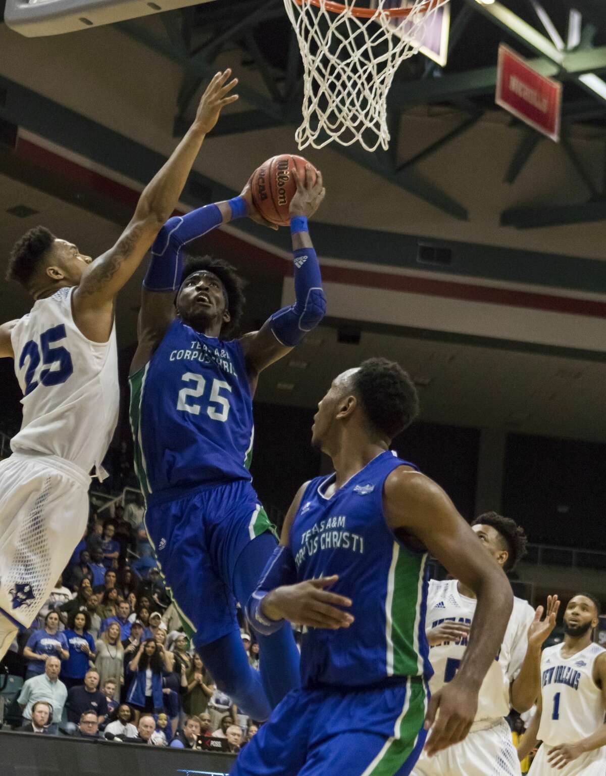 Texas A&M-Corpus Christi's Rashawn Thomas, center, misses a layup attempt late in the second half against New Orleans in an NCAA college basketball game for the championship of the Southland Conference tournament Saturday, March 11, 2017, in Katy, Texas. (AP Photo/Joe Buvid)