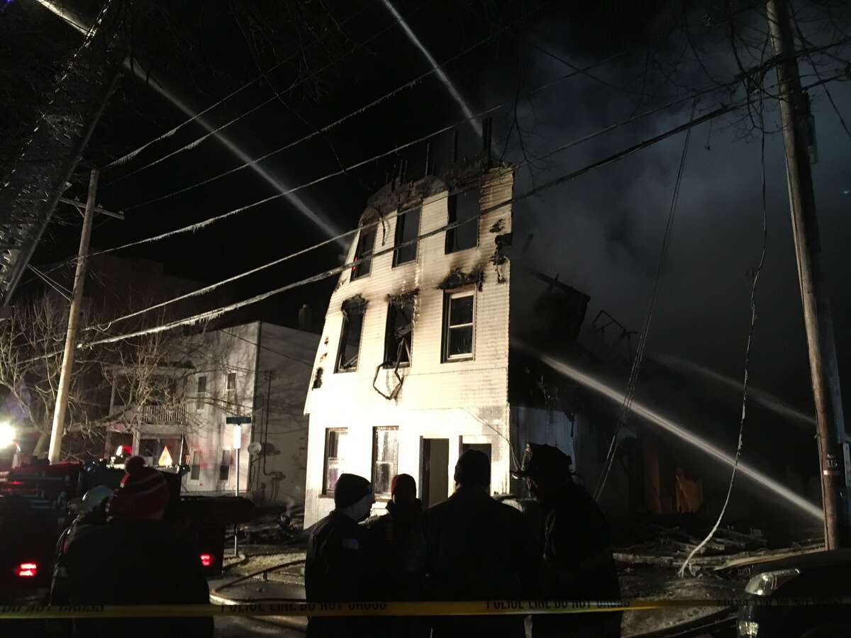 Cohoes fire destroys apartment building; 7 families displaced