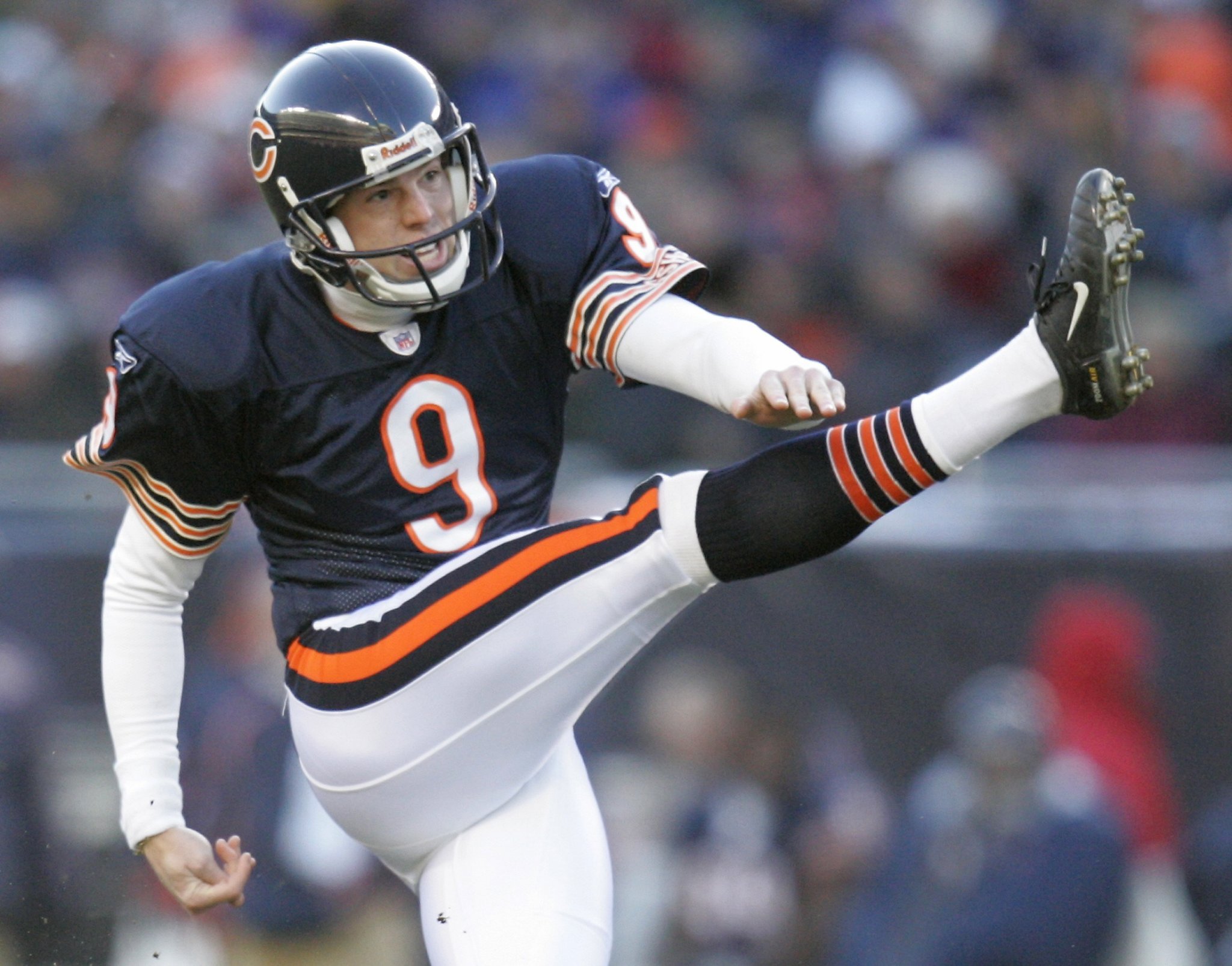 Chicago Bears kicker Robbie Gould (9) walks off the field after