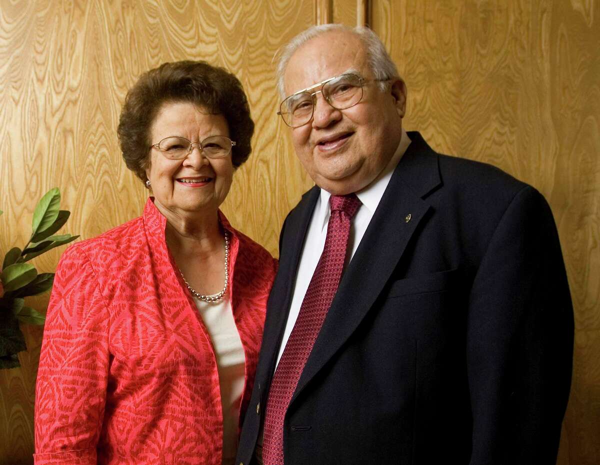 In this Sept. 11, 2008 file photo, former Congressman Eligio "Kika" De la Garza, right, and his wife Lucille are shown at their home in McAllen, Texas.