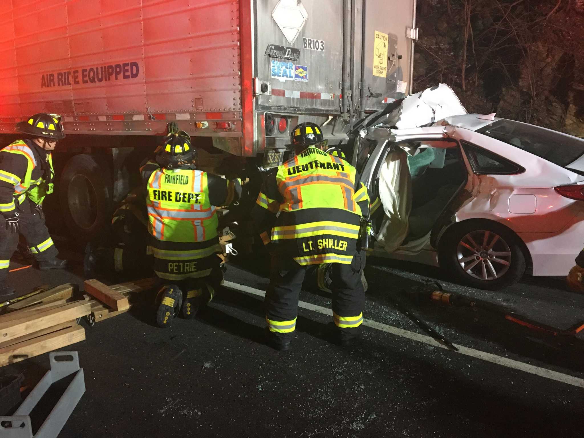 Nine-vehicle crash closes I-95 in Fairfield