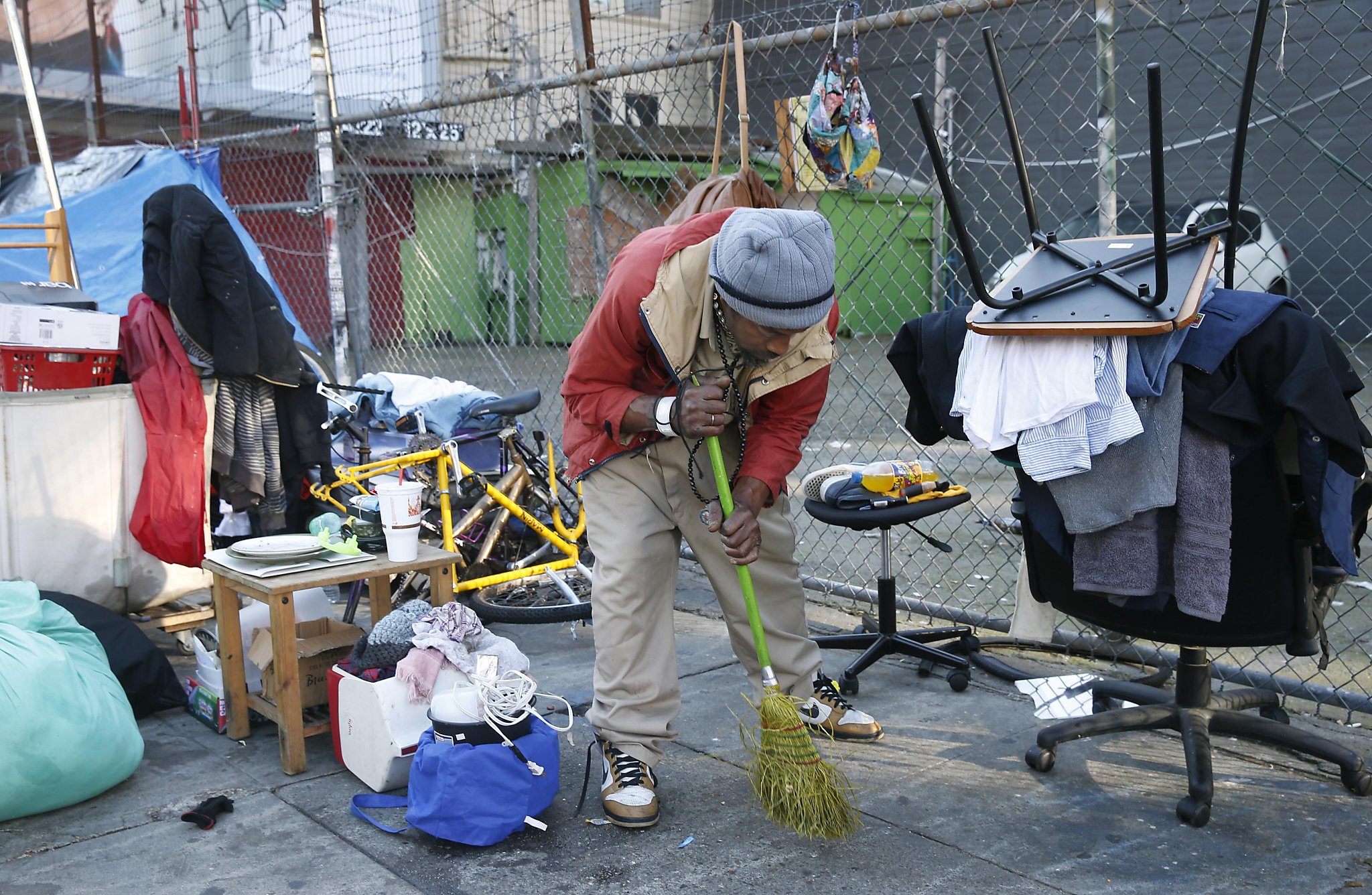 SF hauls tons of trash, thousands of needles from homeless camps
