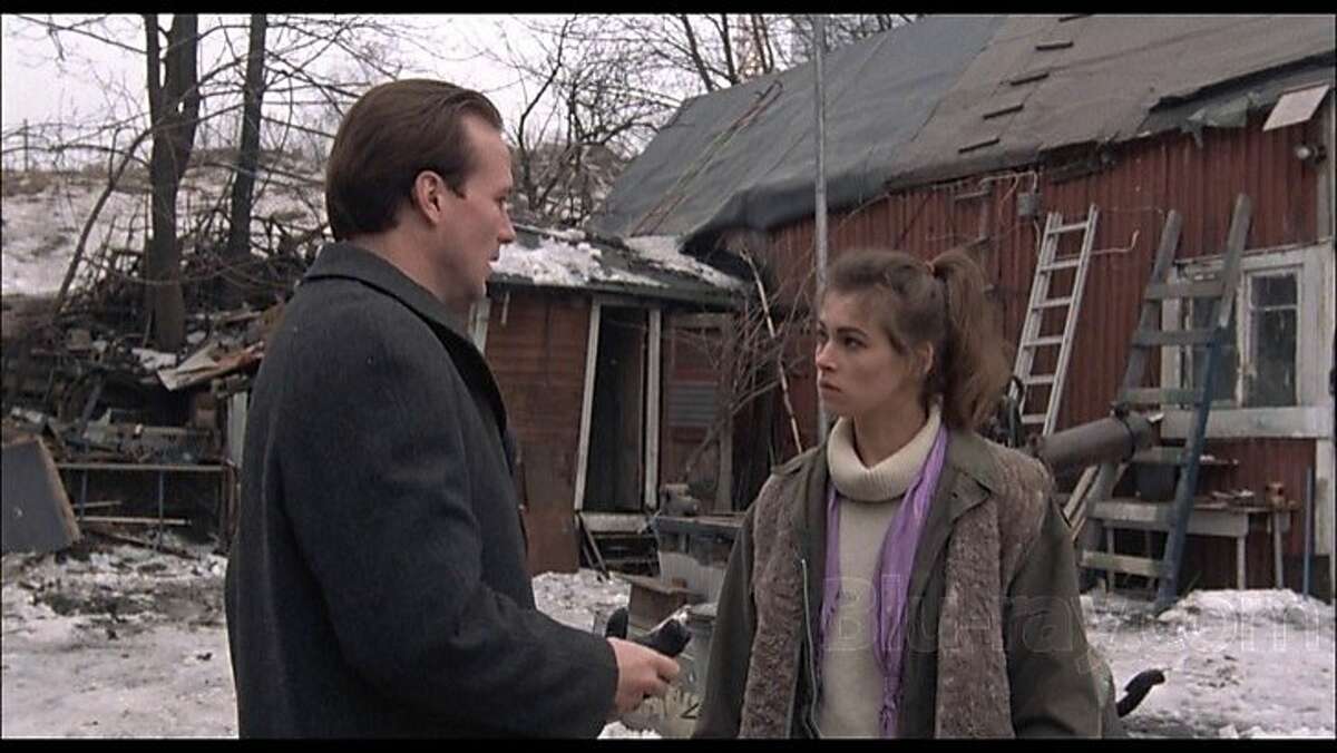 William Hurt and Joanna Pakula in "Gorky Park"
