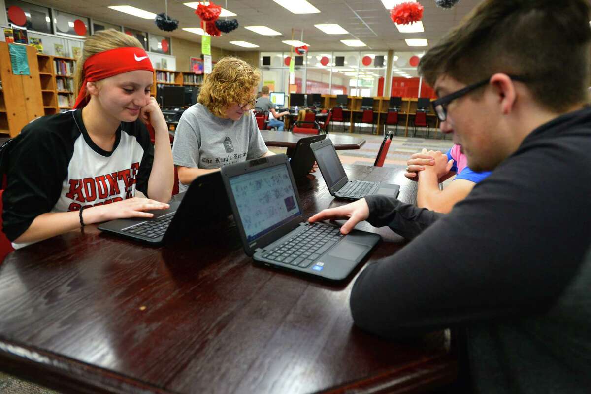 Computer Lab – Students – Ronald Reagan Elementary