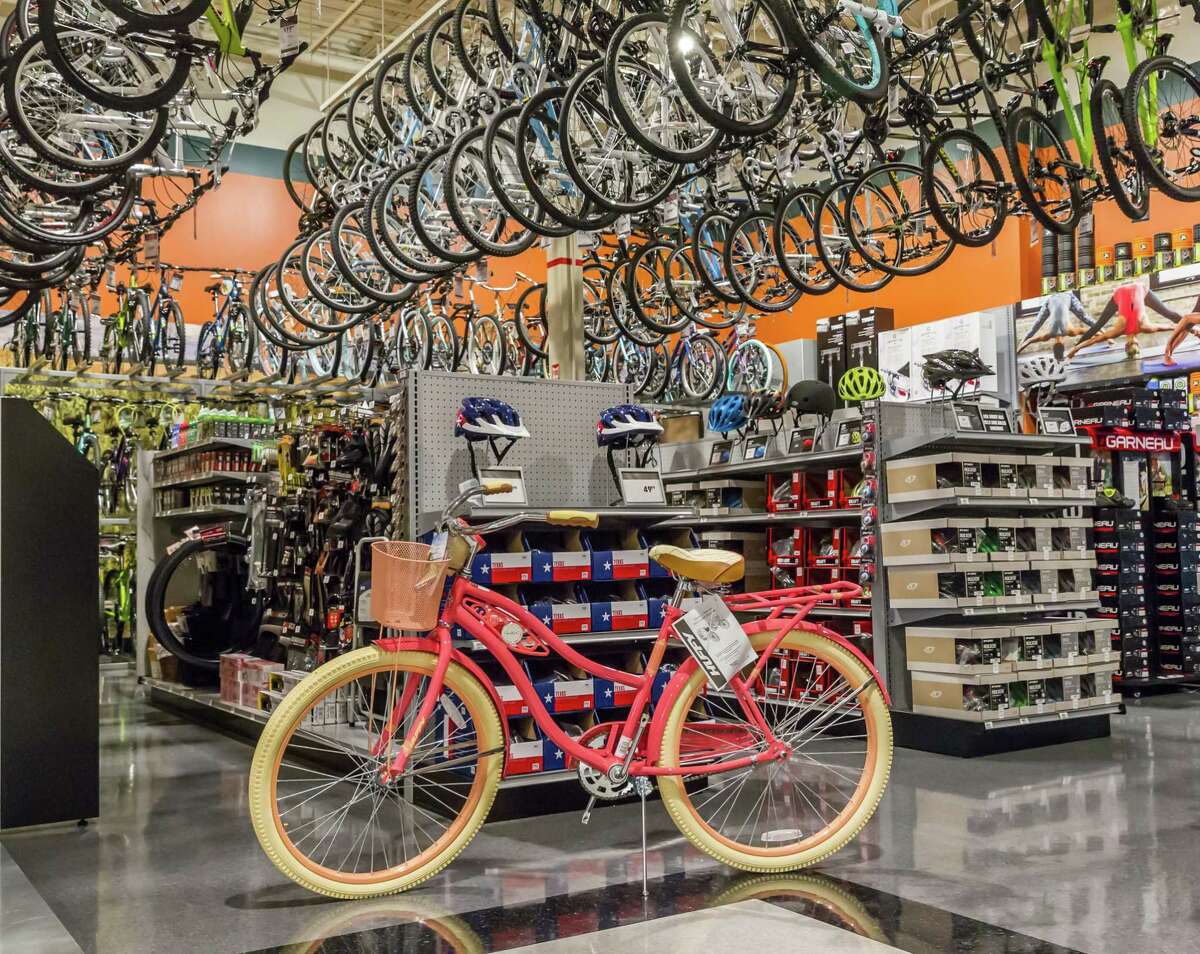 Attendance light at Dick’s Norwalk opening Wednesday morning