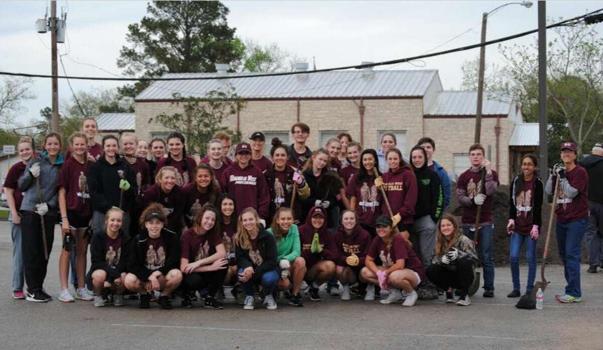 Magnolia West High School students create a volunteer day
