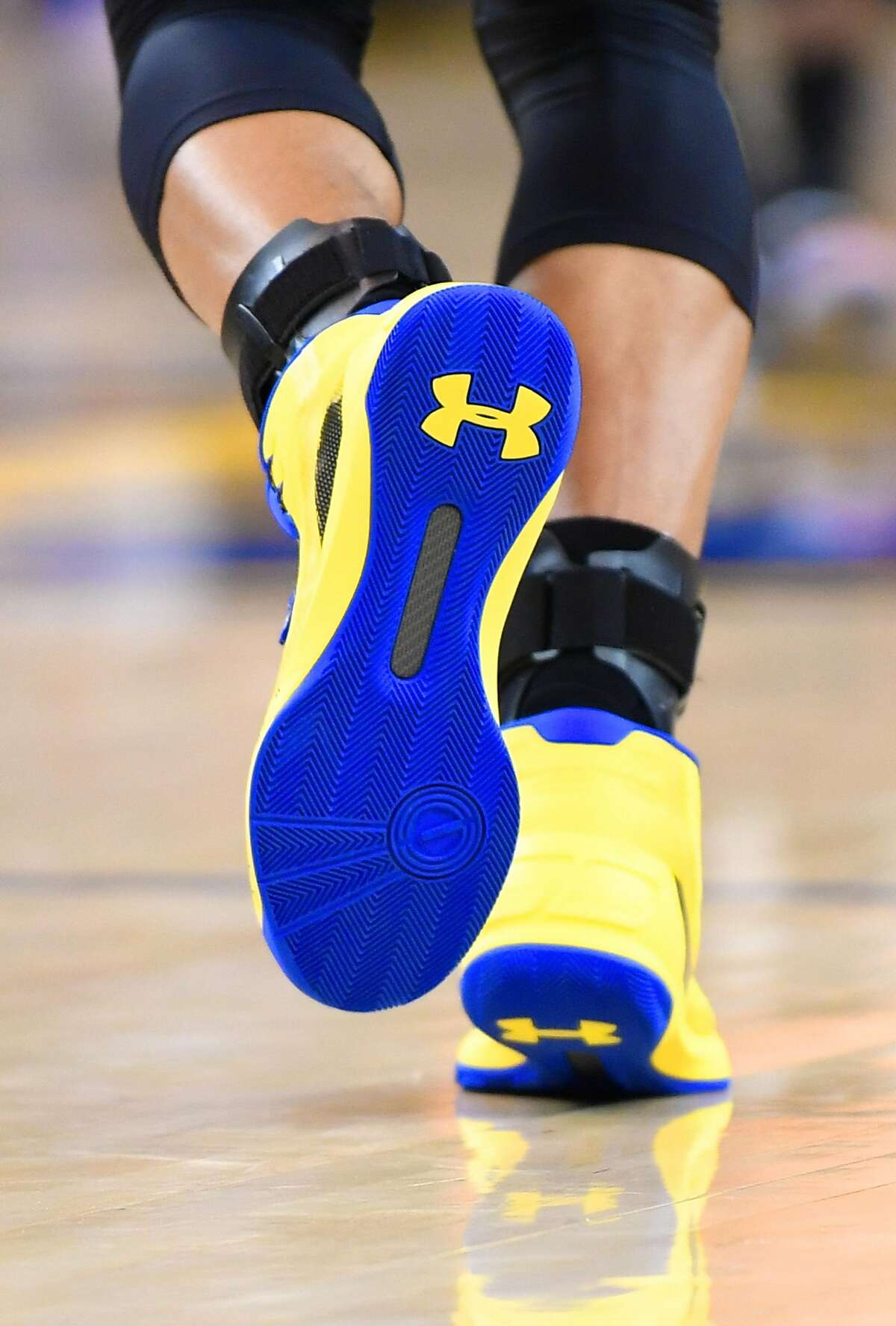 OAKLAND, CA - DECEMBER 03: A detailed view of the Under Armour Curry 3 basket ball shoes worn by Stephen Curry #30 of the Golden State Warriors against the Phoenix Suns during an NBA basketball game at ORACLE Arena on December 3, 2016 in Oakland, California. NOTE TO USER: User expressly acknowledges and agrees that, by downloading and or using this photograph, User is consenting to the terms and conditions of the Getty Images License Agreement. (Photo by Thearon W. Henderson/Getty Images)