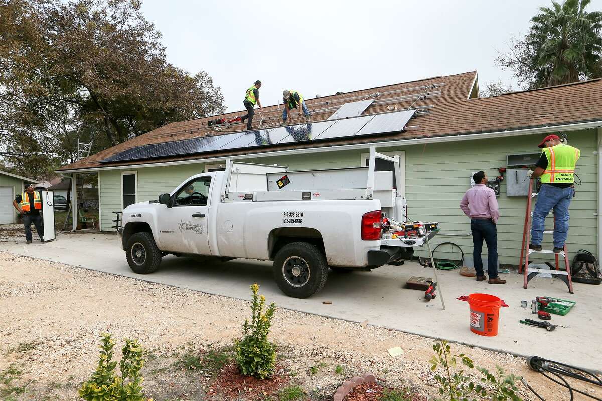 With solar power heating up in Texas, Fengate will acquire the San Antonio and Austin solar assets of Texas-based PowerFin Partners.