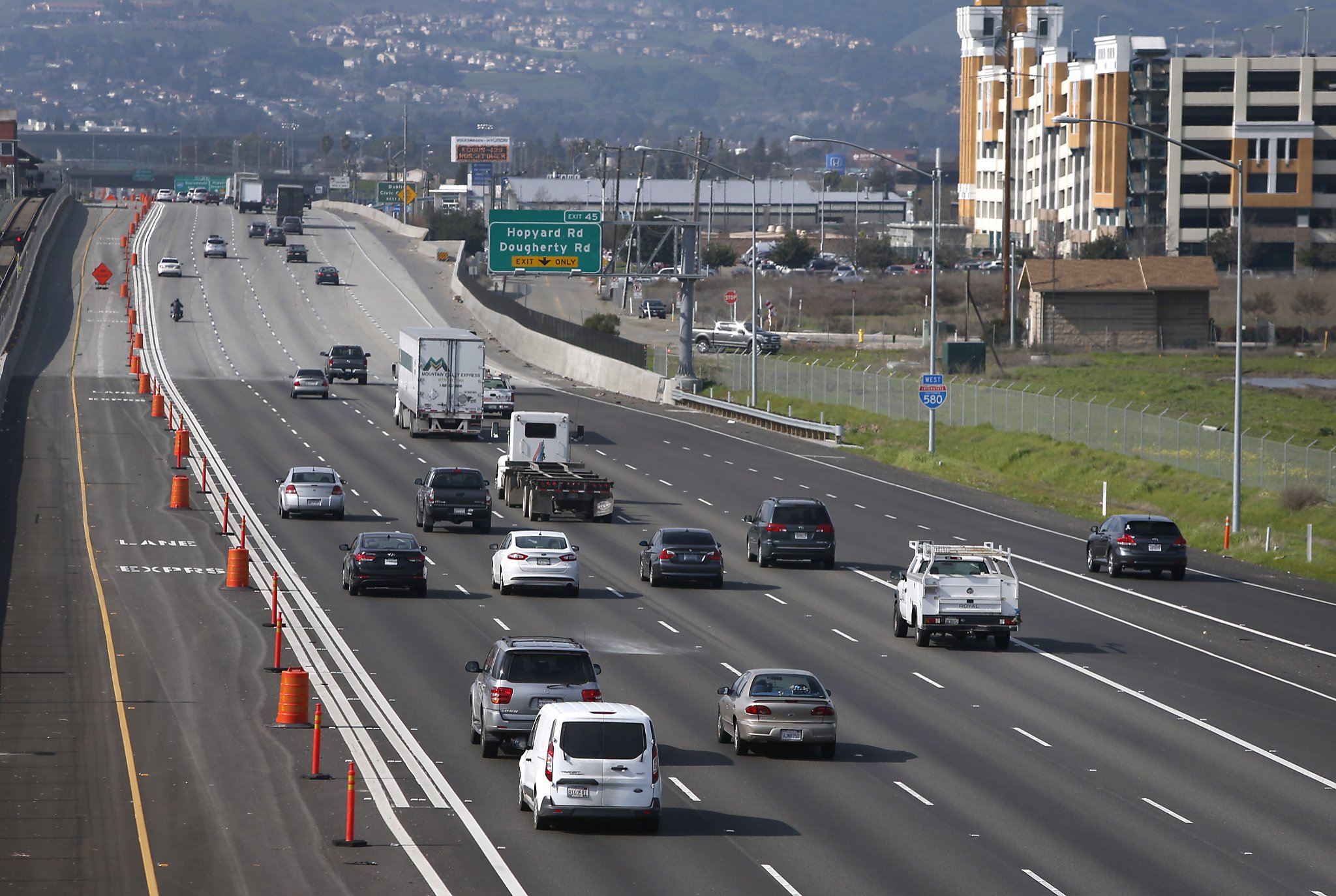 A year later, I-580 pay-to-use lanes are a success, report says