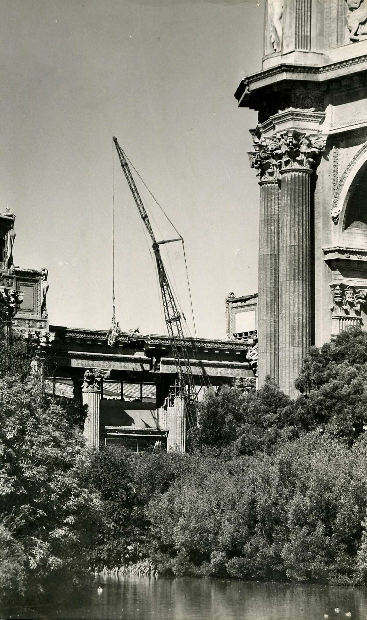 Start of the demolition of the Palace of Fine Arts, for the reconstruction. October 6, 1962