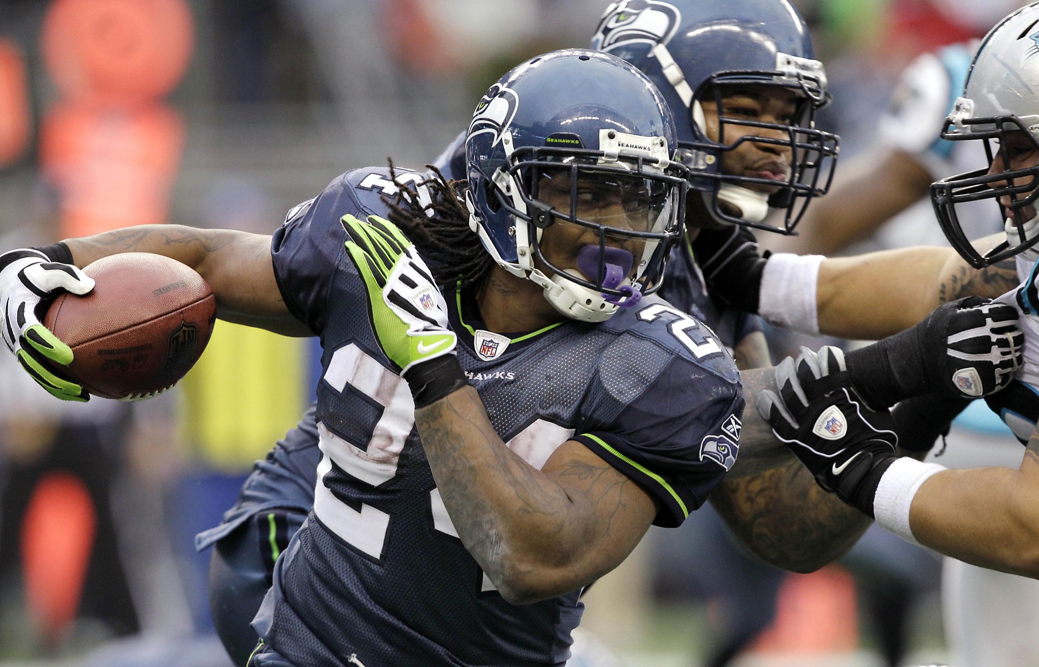 Seahawks' Marshawn Lynch agrees to contract with Raiders, is