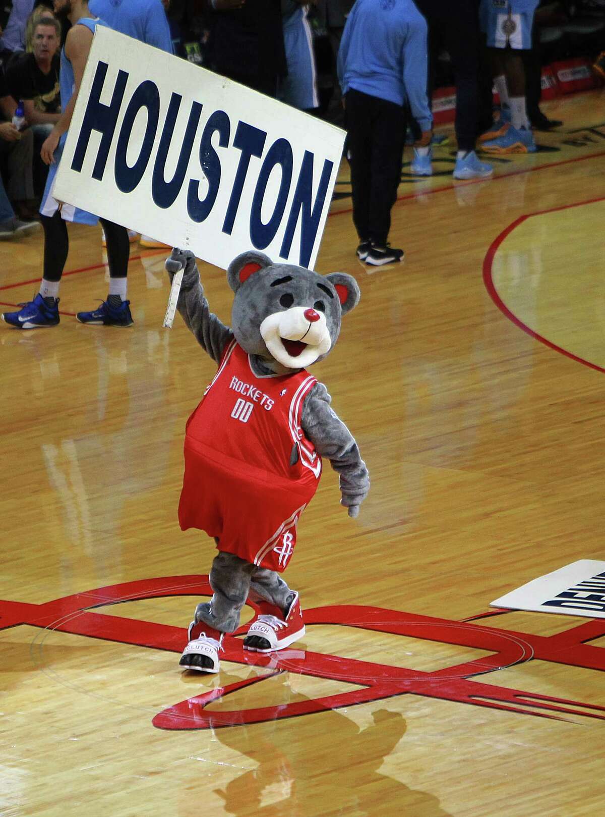 Clutch cheers on the crowd before the Houston Rockets take on the Denver Nuggets, Wednesday, Oct. 28, 2015, in Houston.( Mark Mulligan / Houston Chronicle )